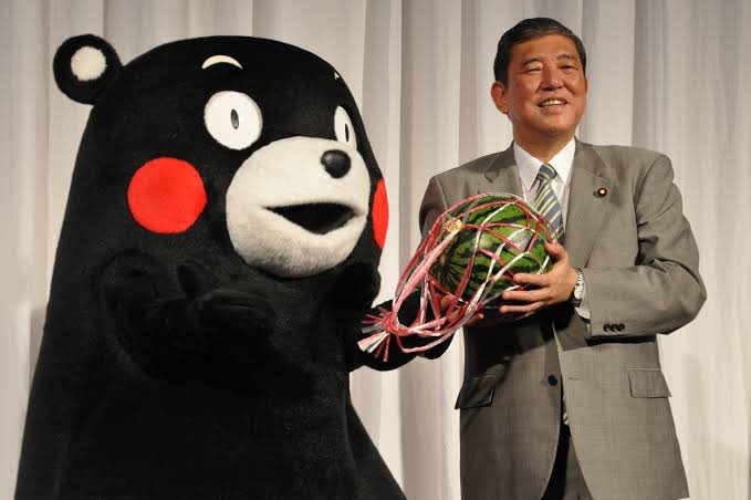 Japan’s next prime minister will be Shigeru Ishiba (right).