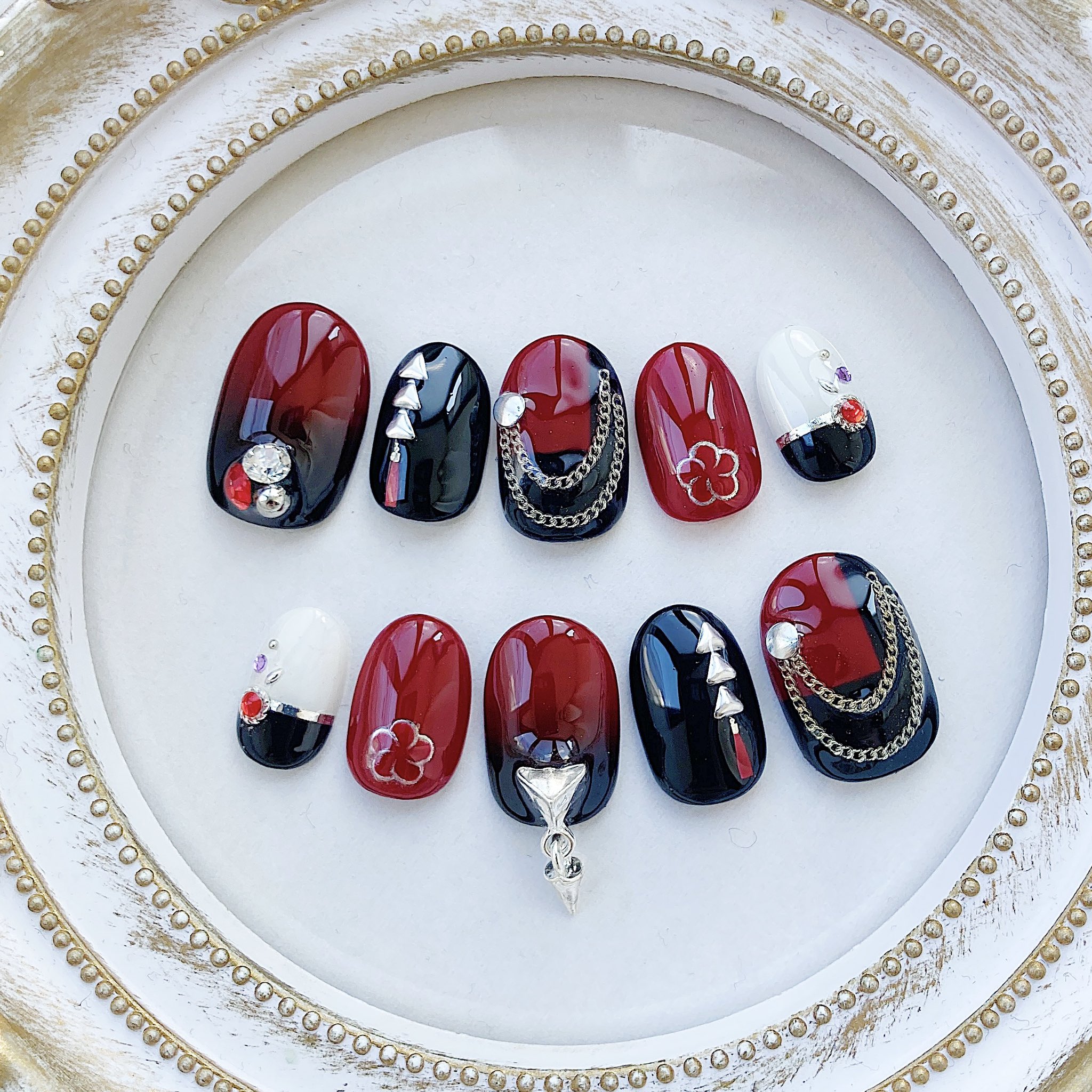 【しおり☺︎】オーダーネイルチップ koriRio Nail🥦Nailartist Yuki | 一つずつ手書きでネイルチップ