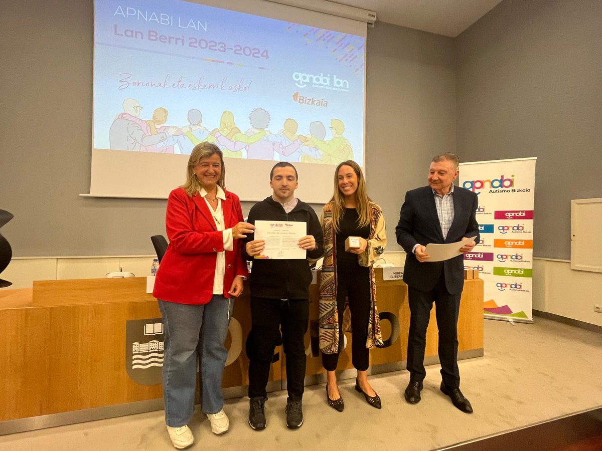 txesalaespada's tweet photo. #Inclusión #Autismo #Personas #Empleo
🤝🏽 Esta mañana he participado en una nueva entrega de diplomas de nuestro programa foral de empleo #Lanberri, en el que @APNABI ha desarrollado el curso 'Operaciones auxiliares en industrias gráficas'.
Va hilo. 🧵 https://t.co/6qk5jaESYS
