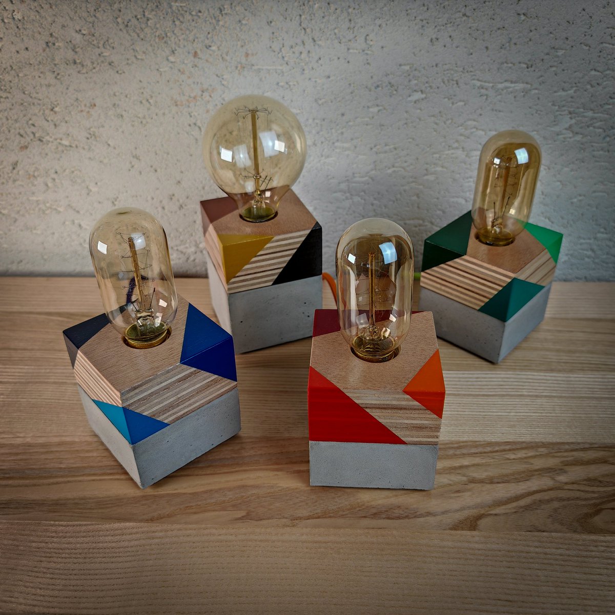 FG_maker's tweet photo. Nouvelles lampes 🔥
Socle en béton, et partie bois en contre-plaqué. Peinture acrylique, et finition verni satiné ! Ampoules à filament incandescent💡
Disponibles sur la boutique Etsy ! 

@etsyfr
#handmade #concrrtedesign #woodworking https://t.co/rJIjz2F8Zj