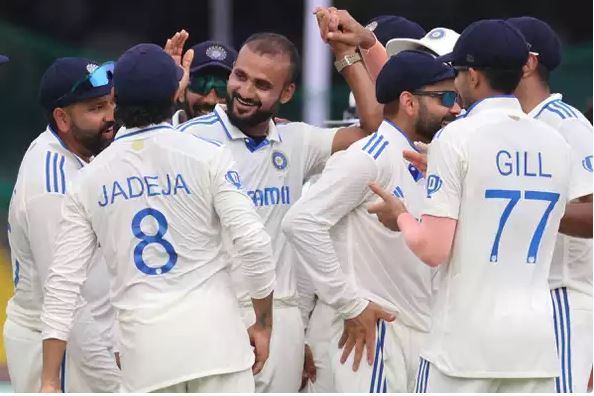 DDNewsGujarati's tweet image. કાનપુર ટેસ્ટમાં બાંગ્લાદેશ સામેની બીજી ટેસ્ટનો પ્રથમ દિવસ

બાંગ્લાદેશે 35 ઓવરમાં 3 વિકેટે 107 રન બનાવ્યા 

આકાશ દીપે 2 વીકેટ અને અશ્વિને 1 વિકેટ લીધી

#KanpurTestMatch #IndiavsBangladesh #secondTest