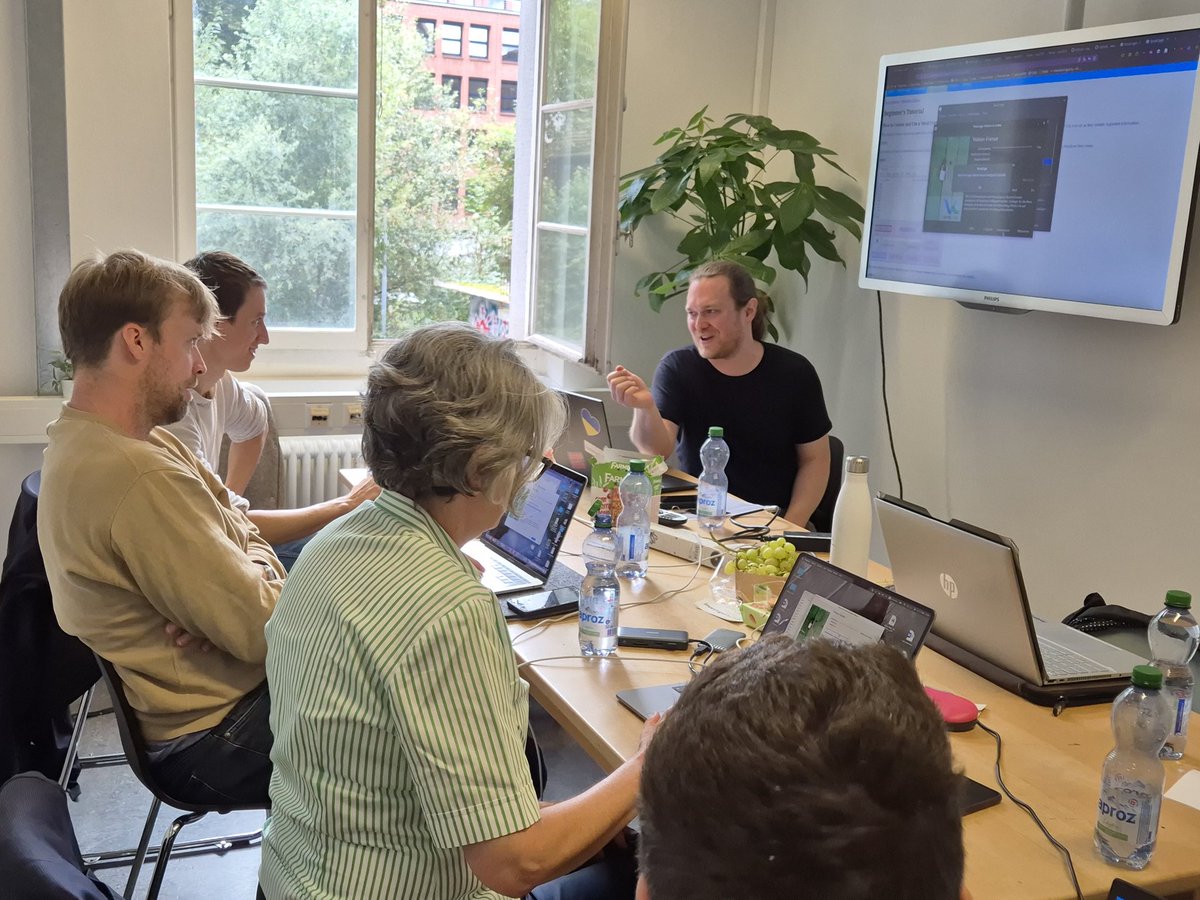 Läuft bei uns: Workshop zu digitaler Sicherheit mit Philippe Wenger. Von Passwörtern über Verschlüsselung bis hin zu Überwachung, Hacking und Evil Maids. Wie man sich als Journi sicher digital bewegt.