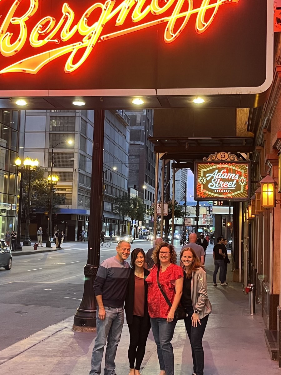 It was great getting to see <a href="/dcreagan1/">David Creagan</a> last night, who was in town for the NCTM Conference 😊
 <a href="/Kelly31841772/">Ms. Vittorio</a> #comebackagainsoon