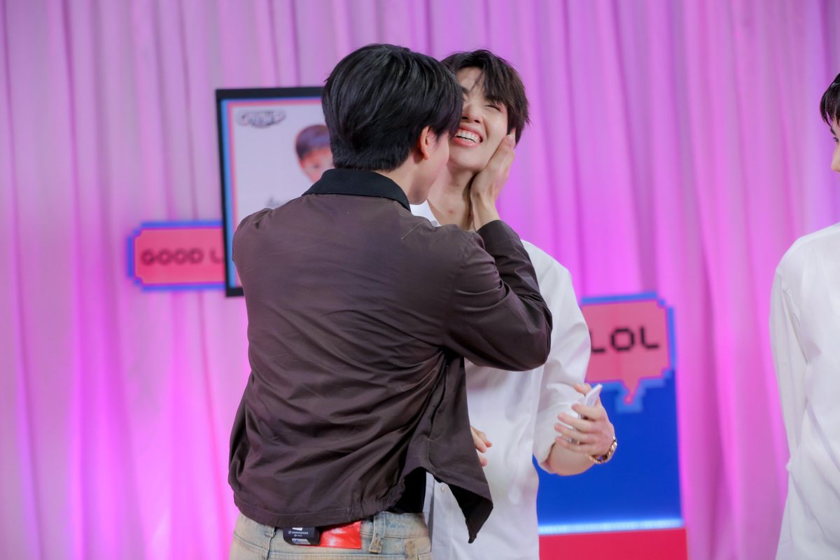 Growuptobe_'s tweet photo. เด็กๆอย่าแกล้งกันลูกกก #โตมาเป็นxจิมมี่ซีจุงดัง https://t.co/75Y7vwNO24