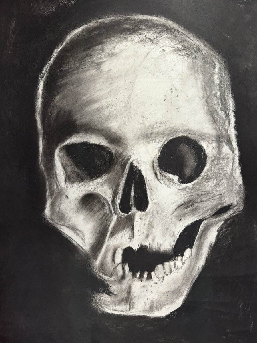missdeasyart's tweet photo. A fantastic start to the year from Year 10! Beautiful tonal drawings first and then working large scale with charcoal. I’m thrilled at how bold &amp; brave they’ve been! Can’t wait to see the whole classes finished pieces next week @CaerleonComp #maximising potential https://t.co/Tkg5HHMAa7