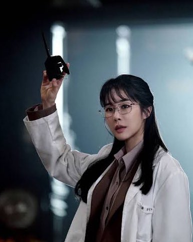 vintquexx's tweet photo. Or save me with a thriller maybe??———————— https://t.co/XVMAq521yT