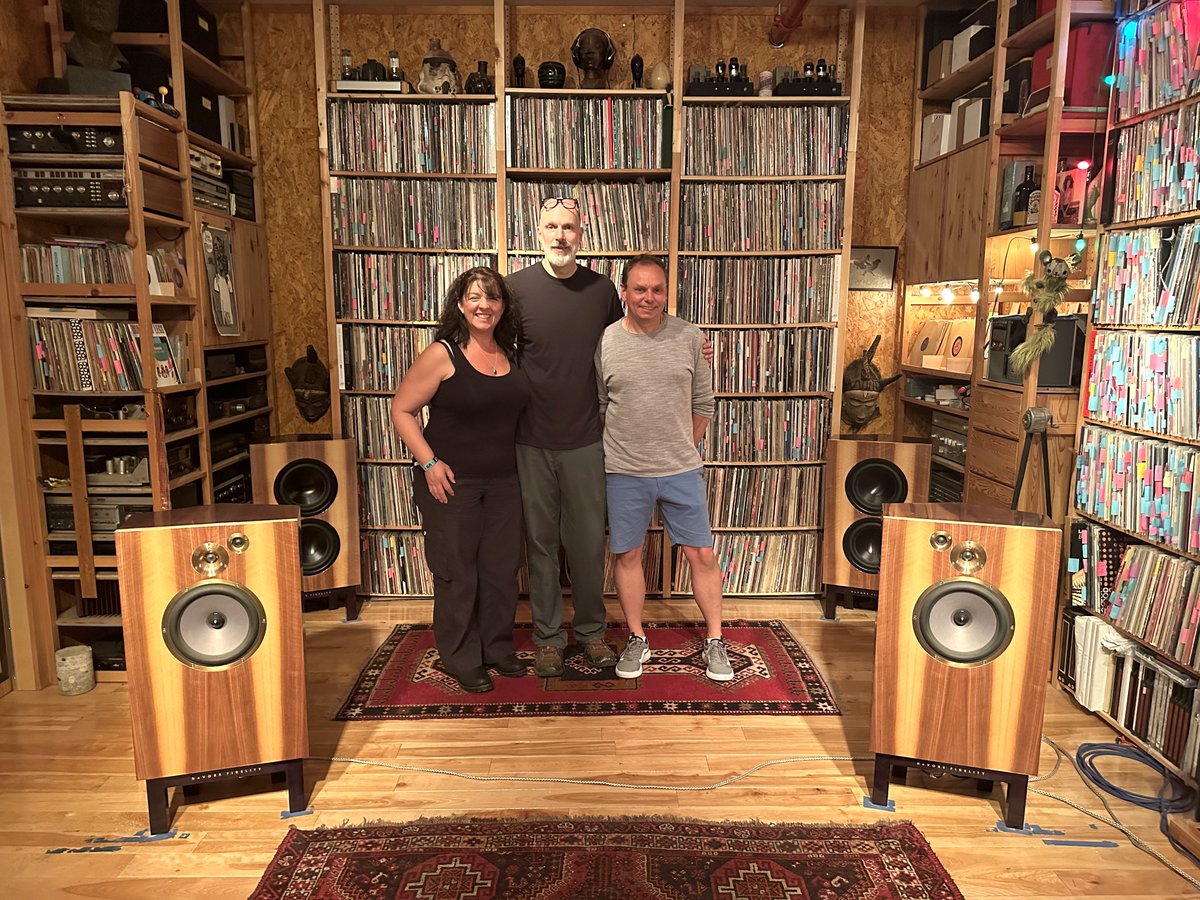 hifilounge's tweet photo. On our recent travels to the States we had 1 spare day and I couldnโt think of anything better to do than drive over to Brooklyn to visit DeVore Fidelity.
Please find the link below to the full write -
https://t.co/07XCYUMPPO
#devorefidelity #hifi #speakers #audiophile https://t.co/tZT8dkOhRL