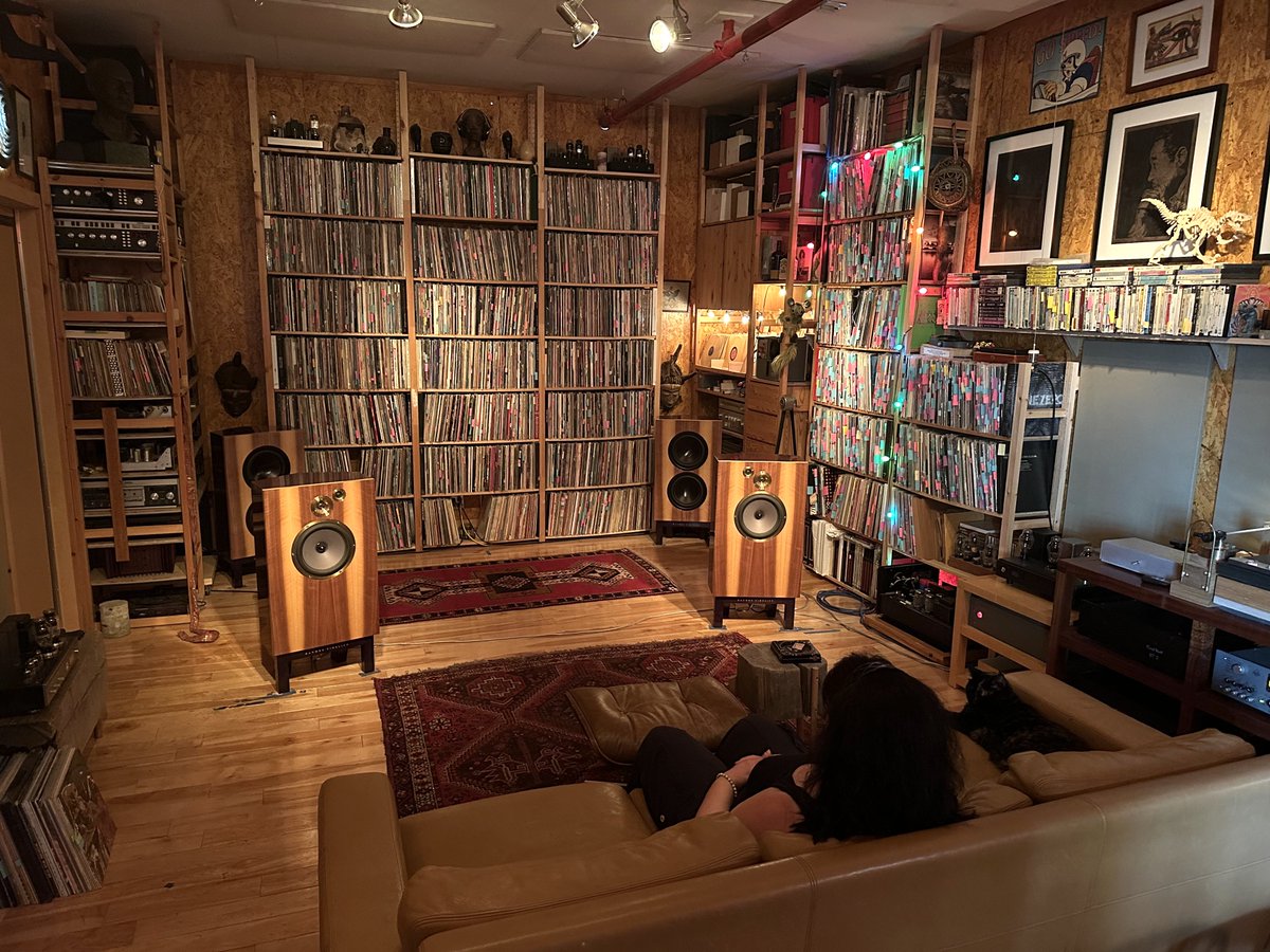 hifilounge's tweet photo. On our recent travels to the States we had 1 spare day and I couldnโt think of anything better to do than drive over to Brooklyn to visit DeVore Fidelity.
Please find the link below to the full write -
https://t.co/07XCYUMPPO
#devorefidelity #hifi #speakers #audiophile https://t.co/tZT8dkOhRL