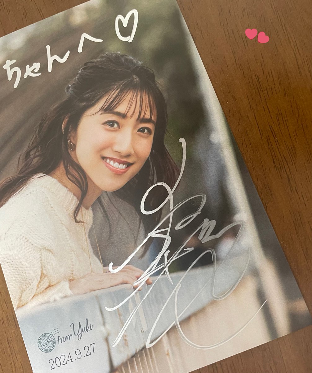 guritogura_0517's tweet photo. 仙名彩世さんのカレンダーお渡し会にお邪魔してきました💐 待合所でキャッチミーのサントラが流れててますますドキドキした😇 

部屋に入ったら奥に仙名さんが座っておられる(顔が小さくて発光してる)
→恐れ多くてなかなか近づけない私
→仙名さん「こんにちわーどうぞー☺️」 https://t.co/b9B6yP2h9p