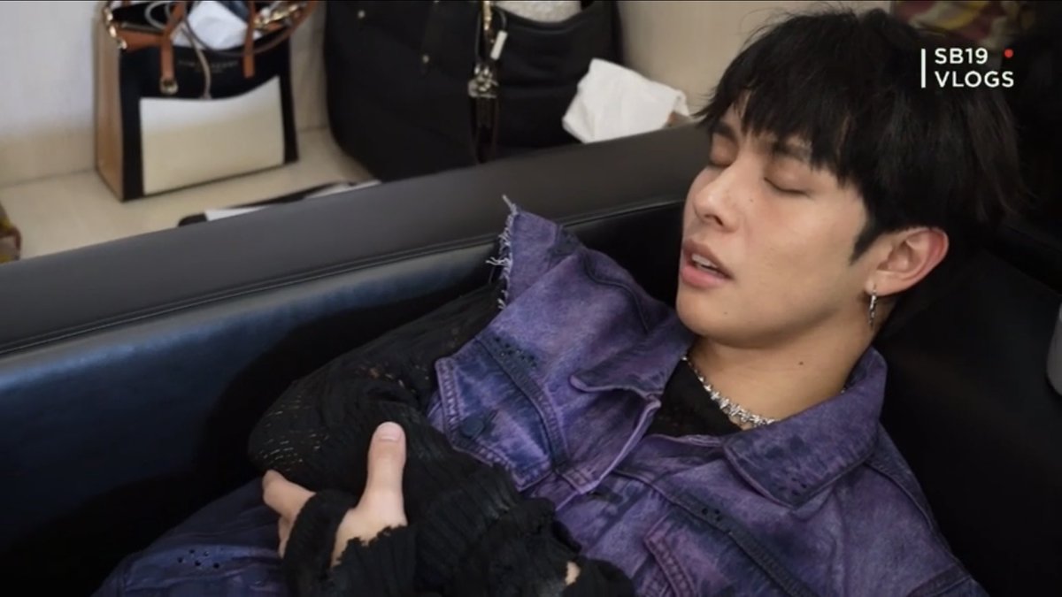 sidhethefairy's tweet photo. @SB19Official natutulog ba ang Josh? oo. pati ang Jah 💤

#SB19onWatsonsPlaylist
@SB19Official #SB19 
#PPOPPowerConcert https://t.co/5UlZSbCZuT