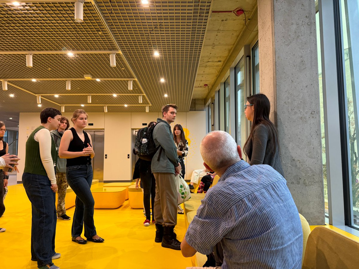 HarmonyFigs's tweet photo. Sara, in turn, answered the questions for half an hour after the workshop had ended. 🤯We are extremely pleased that the topics we deal with arouse spark so much interest and are so important to the audience. There is a some thirst for knowledge and it needs to be satisfied!🦊😊 https://t.co/eg8KuE0ncG