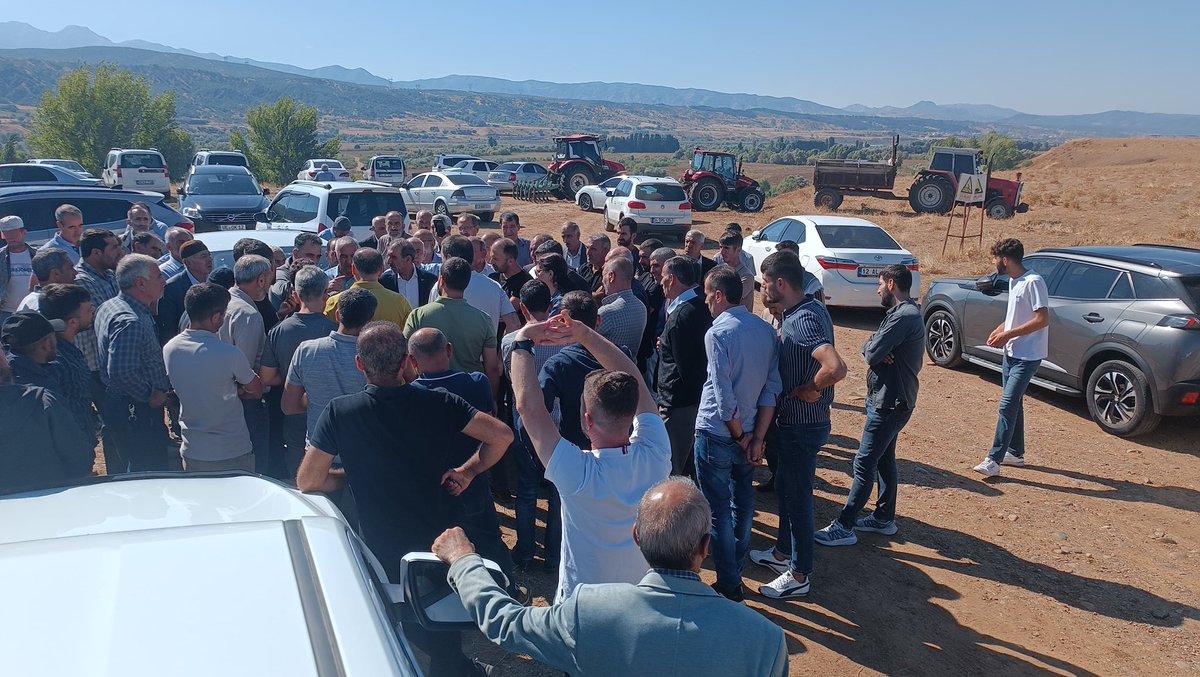 Bedri25419's tweet photo. "Sütaş ve Yerel Yönetimler Bingöl Kumgeçit köyündeki arazilerin Geleceğini Tehdit Ediyor: Topraklarımız Rant Uğruna Feda Edilemez!" https://t.co/UWn2Lu7kT0