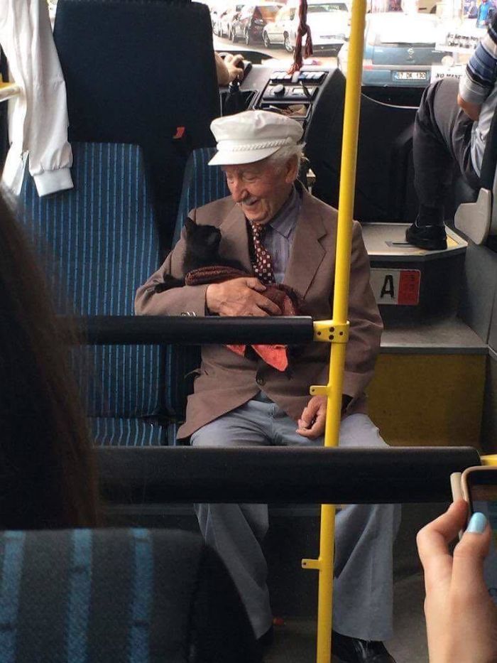 13. Amigos del bus.