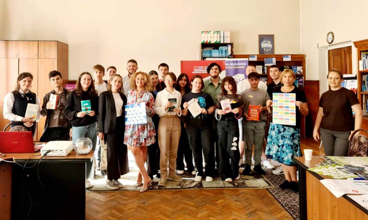 BiblioNationala's tweet photo. 🔵#EuropeanDayofLanguages #edl2024 la #BNRM
 🇬🇧Limba Engleză /@cpescmd @MetaMoldova
ℹ️ https://t.co/K8JKRSkLUc 
📷https://t.co/uy8onXSv2I

🇪🇸Limba Spaniolă/ #Filit #Chișinău ,@InstCervantes de Bucarest 
ℹ️ https://t.co/OhA7xLq85h
📷https://t.co/DNBSdtwmaz
 #coeEDL @CoE_Education https://t.co/hgdy5iDVte