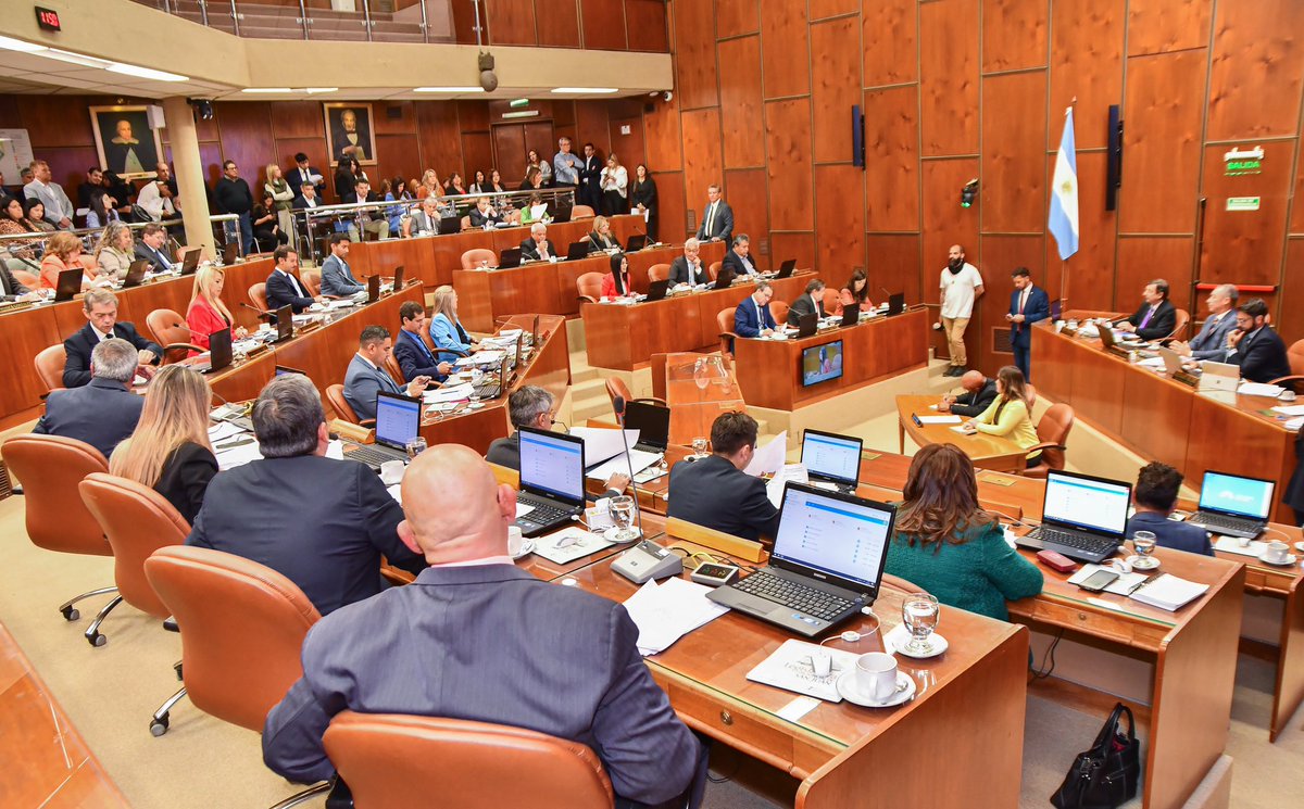🏛️| Décima Sesión Ordinaria.

Se llevó adelante una nueva Sesión en ma Cámara de Diputados. Toda la información en el siguiente link bit.ly/4gFWOFc

#Sesion #Diputados #SanJuan