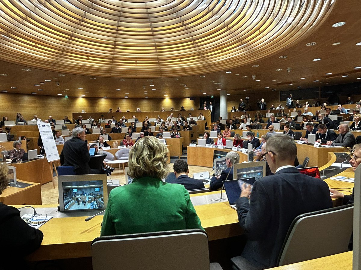 EConnesson's tweet photo. La @regiongrandest = 1ère région à boucler sa COP France Région Verte aujourd’hui à #Strasbourg en présence de @AgnesRunacher et @AntoinePellion . Un maître mot : accélèrer. C’est que que nous allons faire en visant 25% de gaz verts dans les réseau de la Région d’ici 2030.@GRDF https://t.co/eoXY9MoRVd