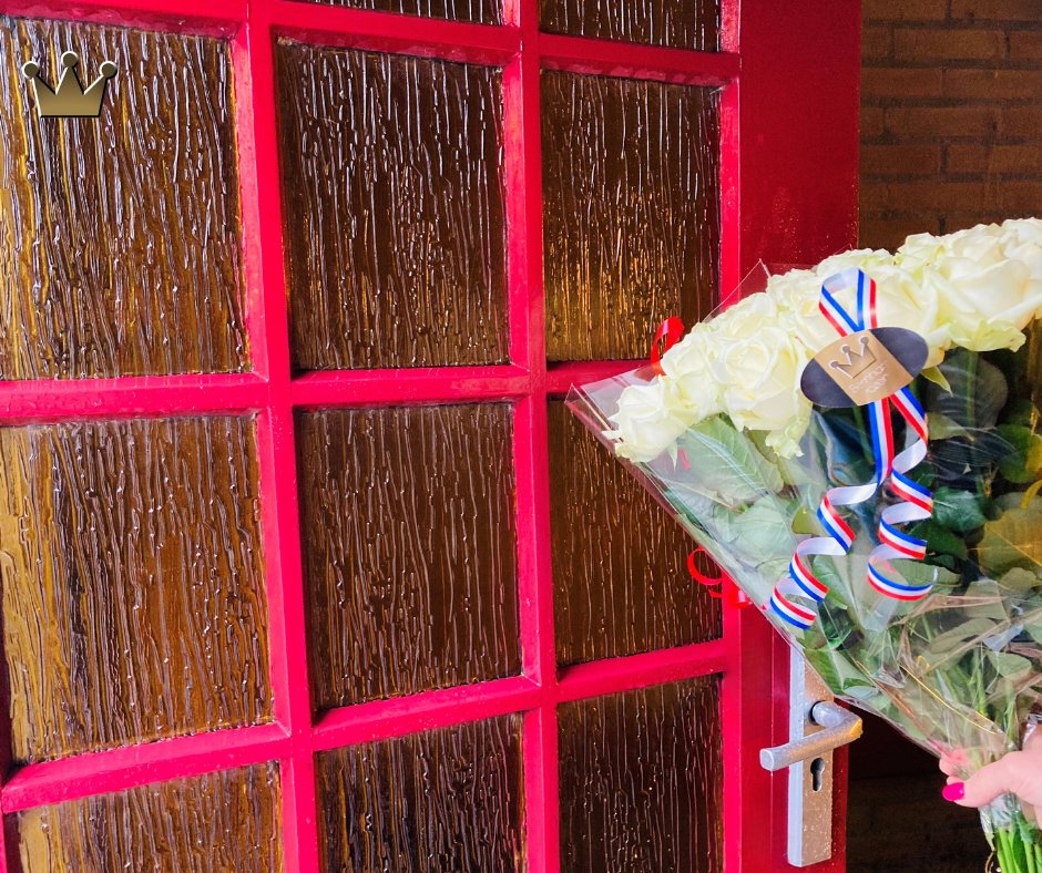 Morgen - zaterdag 28 september - is het #burendag Ben jij ook zo blij met je buren? Verras ze met een mooie bos #bloemen #rozen #kwekerijbernhard #bernhardrozen #luttelgeest