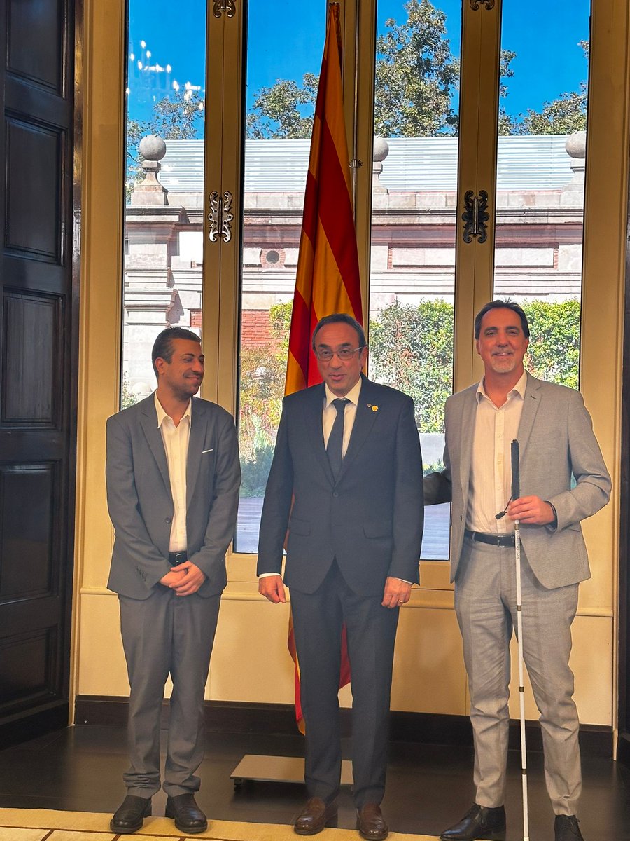 ONCECatalunya's tweet photo. 🤝 El president del @parlamentcat, @joseprull, es reuneix amb la direcció de l'ONCE a Catalunya per compartir els valors del @GrupoSocialONCE i estrènyer la col·laboració en matèria d'accessibilitat i inclusió social  🧑‍🦯 #Igualtat https://t.co/Pzr6m7l7uD