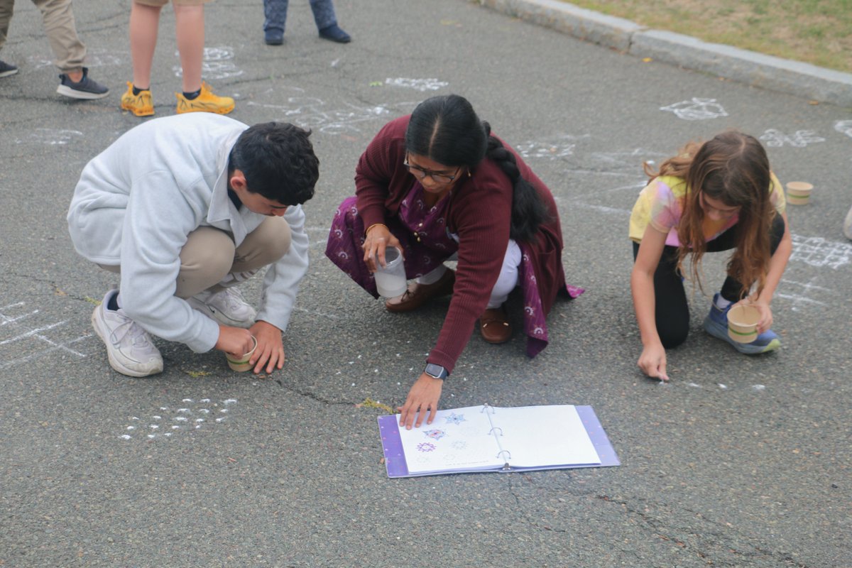 jcdsboston's tweet photo. In their Comparative Religions T'fillah elective on Wednesday, Middle School students practiced Kolam with Geetha Raju from the Hindu Cultural Society of Massachusetts. Kolam is a form of Hindu meditation using sand art, done by women in India. https://t.co/ZGT8Mx1drG