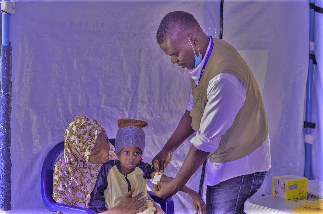 Cowacdi_ng's tweet photo. 🌟 Health in Action! 🌟
COWACDI Nutrition Specialist and UNICEF conducted MUAC screenings at Bakasi IDP Camp.  for children 6-59 months. Those with SAM/MAM were referred to our OTP site for care. Prioritizing child health is essential!#ChildHealth #UNICEF #COWACDI #FridayFeeling https://t.co/Czc9PJ6CRe