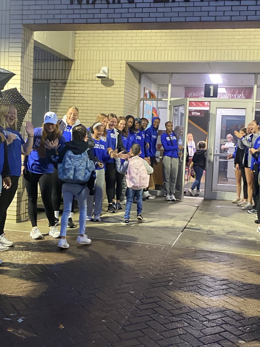 Coach_A_Martin's tweet photo. Our women’s team had so much fun at #HighFiveFriday! Thank you ⁦@TammySchaffer⁩ for setting it up!!! #GrowtheForest #StayRooted  The kids were adorable!!! https://t.co/f74tfaKK6D