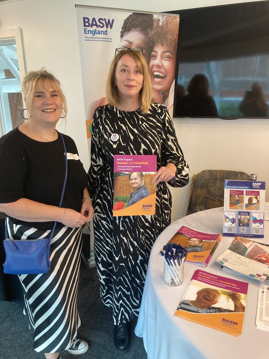 BASW_UK's tweet photo. 📸 BASW England connecting with the amazing work of palliative care social work.

Great to see so many people interested in hearing about the work we are doing in BASW to support social workers working in a variety of practice areas.

Learn more 🔗 https://t.co/l3cIVCVLaW https://t.co/EmtlZFzpmw
