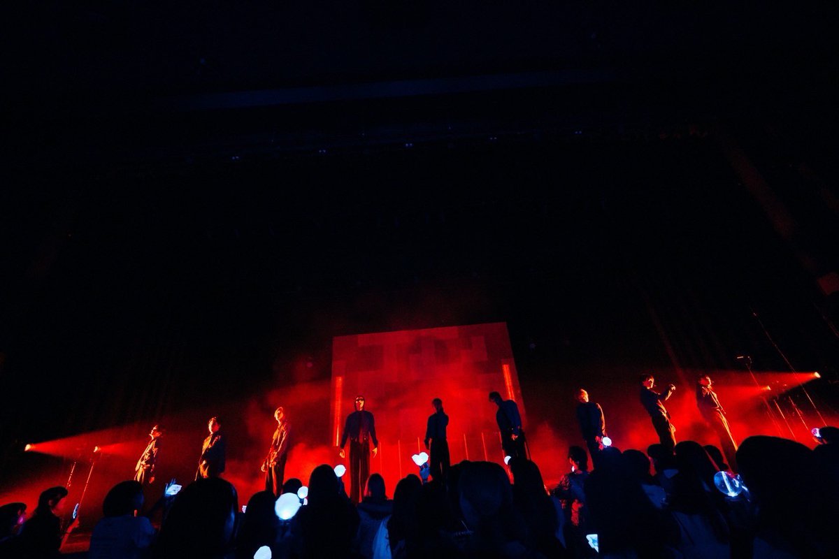 tsuyoshi__0227's tweet photo. もしかすると、誰かから見れば俺達は優等生でもないし、くすぶってる最低な奴等かもしれない。
でも、そんなの心底どうでもよくて、9人を信じてくれるBLUEの事と未来の事しか考えてないっすエブリデイ。
音楽で、ステージで、ちゃんと恩返しするよ。
いつもありがとう！
10年目、よろしくオネシャス😉 https://t.co/5G9VbvsuYp