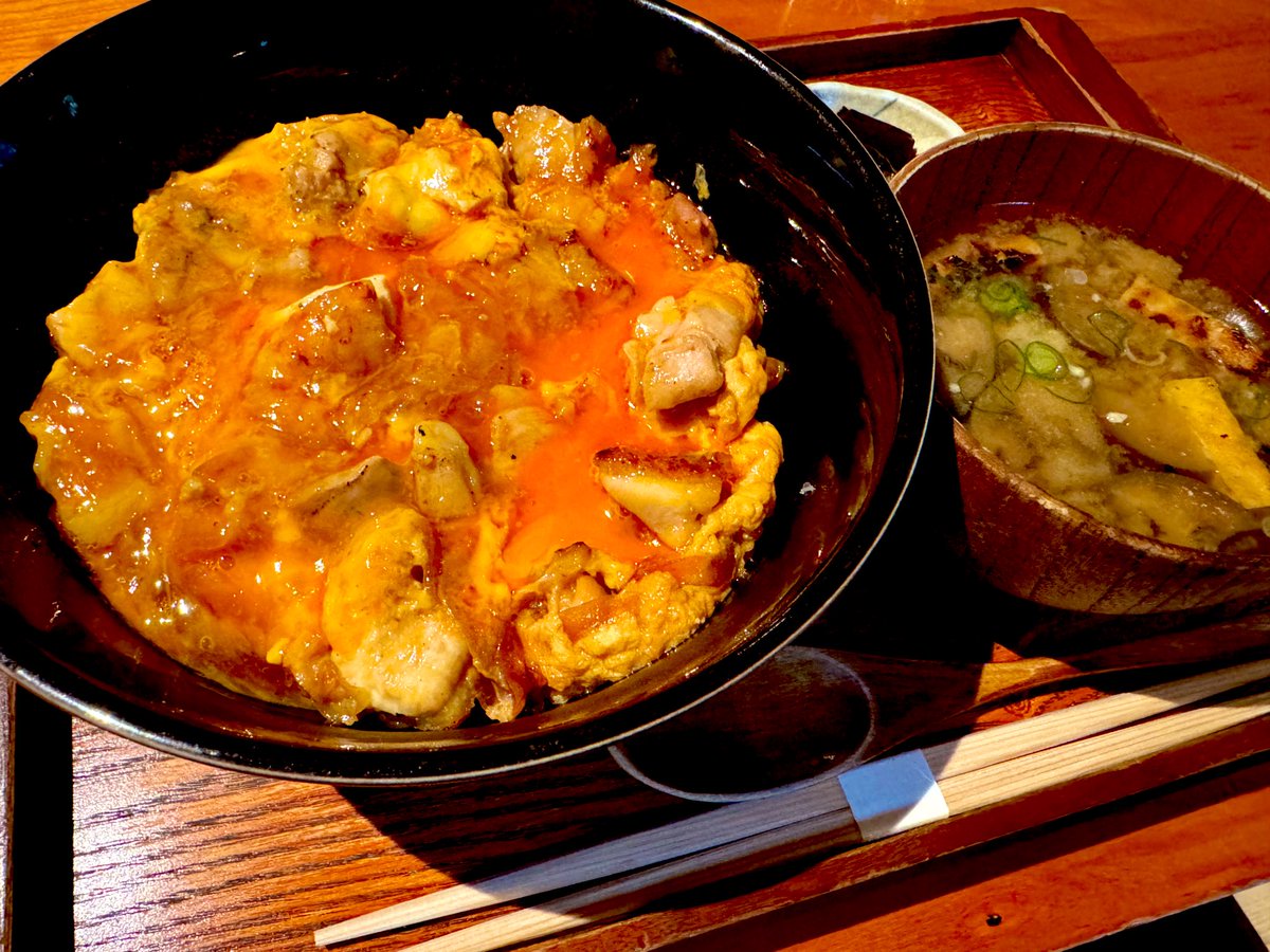 yochang0909's tweet photo. 柳町の京地どりの親子丼！
親子丼の中で過去一うまかった！ https://t.co/sWSsNkEZit
