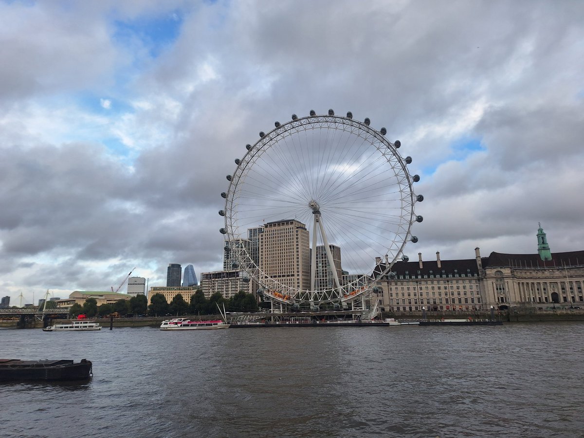 Doctor_Astro's tweet photo. Feeling Y2K #milleniumwheel @visitlondon https://t.co/2WPGTecvRX