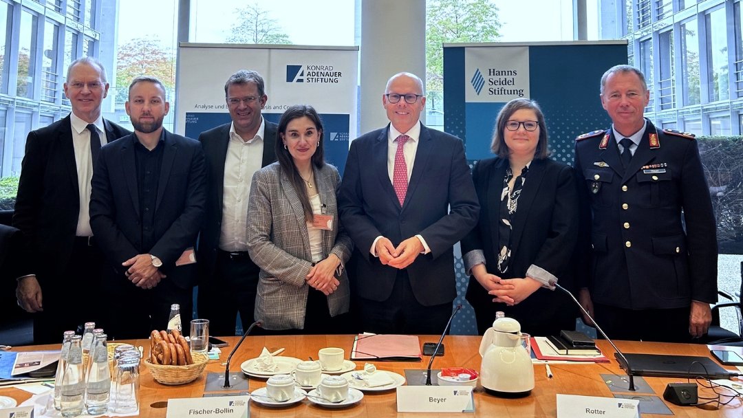 HSS (@hssde) on Twitter photo Der #Weltraum und die Sicherheits- & Verteidigungspolitik. Bei unserem gemeinsamen Frühstück mit der <a href="/KASonline/">Adenauer-Stiftung</a> im <a href="/Bundestag/">Deutscher Bundestag</a> kommt die Forderung von Experten aus #Wissenschaft, #Industrie & #Bundeswehr: Deutschland muss den Weltraum strategisch besser nutzen.
<a href="/AndreaRotter33/">Andrea Rotter</a> Der #Weltraum und die Sicherheits- & Verteidigungspolitik. Bei unserem gemeinsamen Frühstück mit der <a href="/KASonline/">Adenauer-Stiftung</a> im <a href="/Bundestag/">Deutscher Bundestag</a> kommt die Forderung von Experten aus #Wissenschaft, #Industrie & #Bundeswehr: Deutschland muss den Weltraum strategisch besser nutzen.
<a href="/AndreaRotter33/">Andrea Rotter</a>