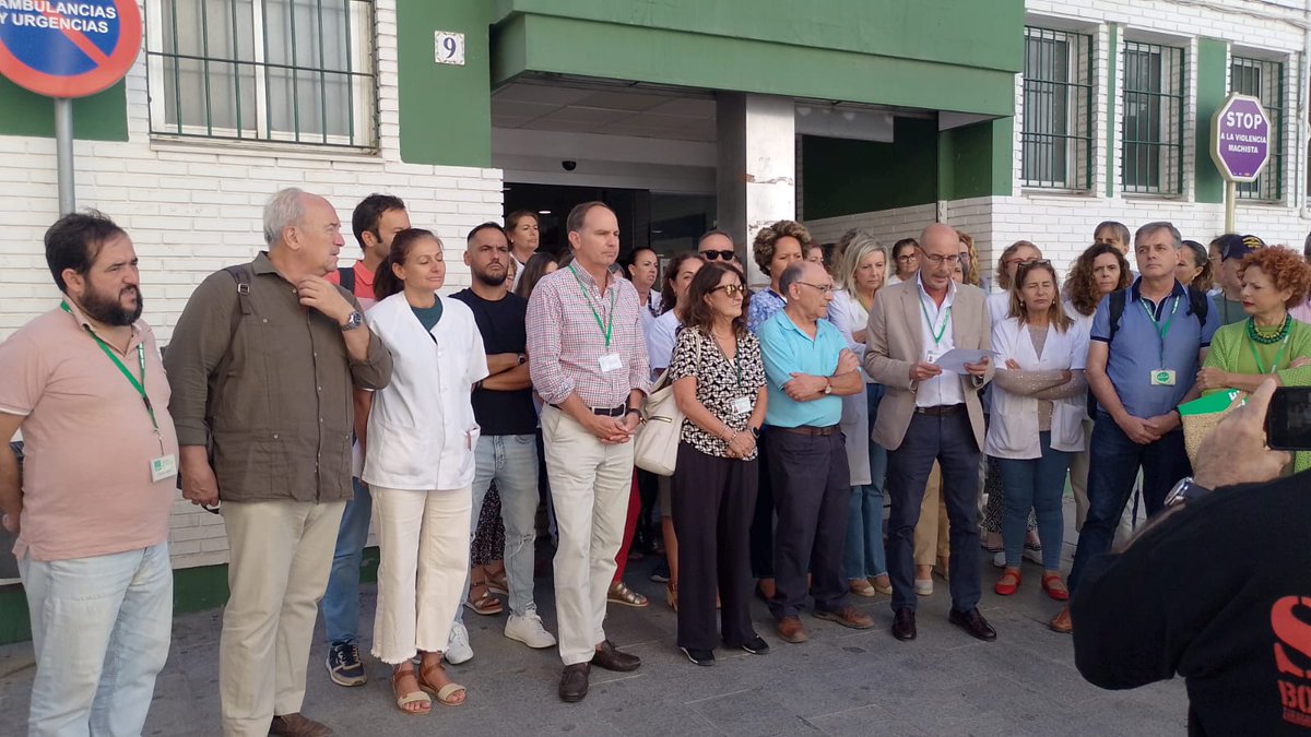 🚫🙅‍♂️🙅‍♀️#SATSECádiz se ha vuelto a concentrar para condenar una nueva agresión, esta vez en el el Centro de Salud "El Lugar" en Chiclana.
‼️Exigimos medidas contundentes contra la lacra de las agresiones ‼️

🖐 ¡Nada justifica una agresión!

#StopAgresiones 
#ToleranciaCero