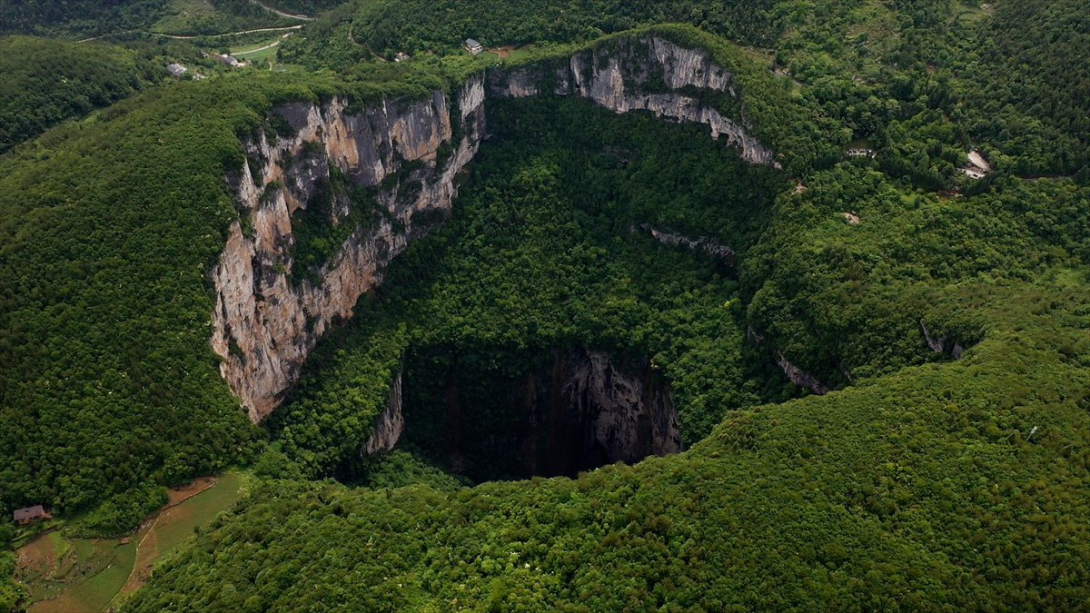 Have you heard of the Heavenly Pit? The Xiaozhai Tiankeng is the world's  deepest sinkhole and is located in Fengjie County, China. It's 626 meters  long (2,054 feet), and between 511-622 meters, image size:1200x675