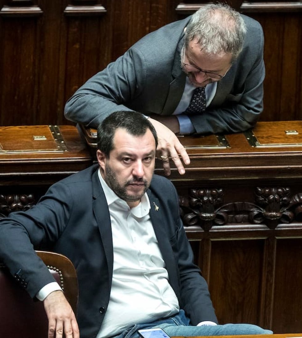 La Lega di Salvini, il partito del popolo, quello che voleva un governo eletto dagli italiani, sta presentando una proposta di legge per cancellare la possibilità di firmare online, dato che le raccolte firme dei referendum stanno avendo successo.

Io - non mi stancherò mai di