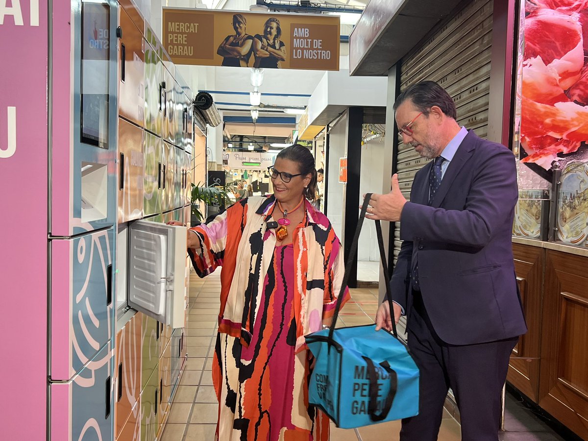 Conselleria d’Empresa, Ocupació i Energia (@conselleriaeoe) on Twitter photo 🥩🐟🥬 Els mercats són un element aglutinador i dinamitzador del petit comerç, des del <a href="/goib/">Govern de les Illes Balears</a> fomentam la modernització de les seves infraestructures.
Assistim a la presentació de les taquilles refrigeradores a #PereGarau que permetrà dipositar els encàrrecs telefònics d’usuaris. 🥩🐟🥬 Els mercats són un element aglutinador i dinamitzador del petit comerç, des del <a href="/goib/">Govern de les Illes Balears</a> fomentam la modernització de les seves infraestructures.
Assistim a la presentació de les taquilles refrigeradores a #PereGarau que permetrà dipositar els encàrrecs telefònics d’usuaris.