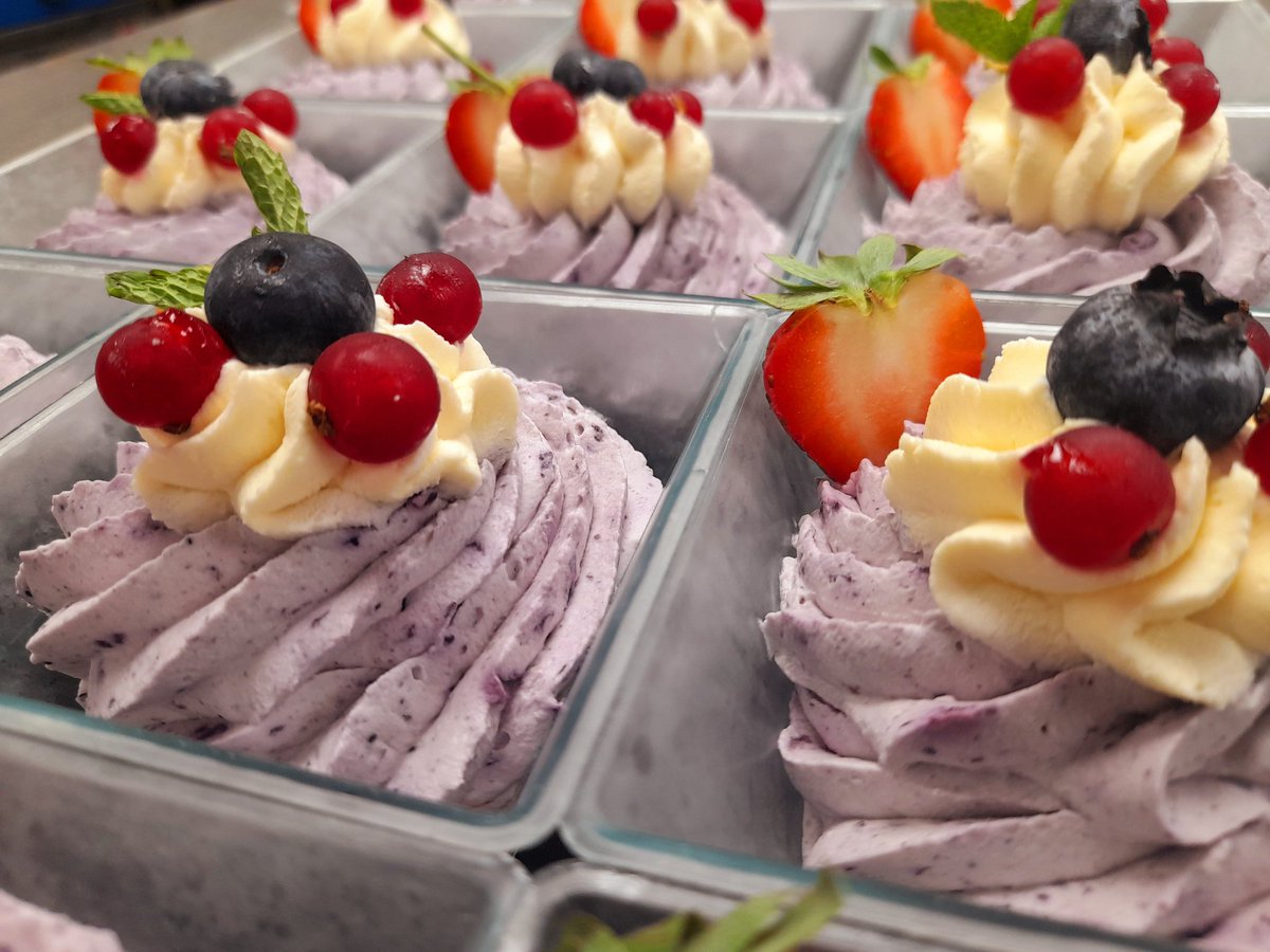 s_stbernard's tweet photo. Open day at St Bernard's prep
@HolroydHowe 
@MaryMar89923871 
@melrahaman https://t.co/cJZAuacA72