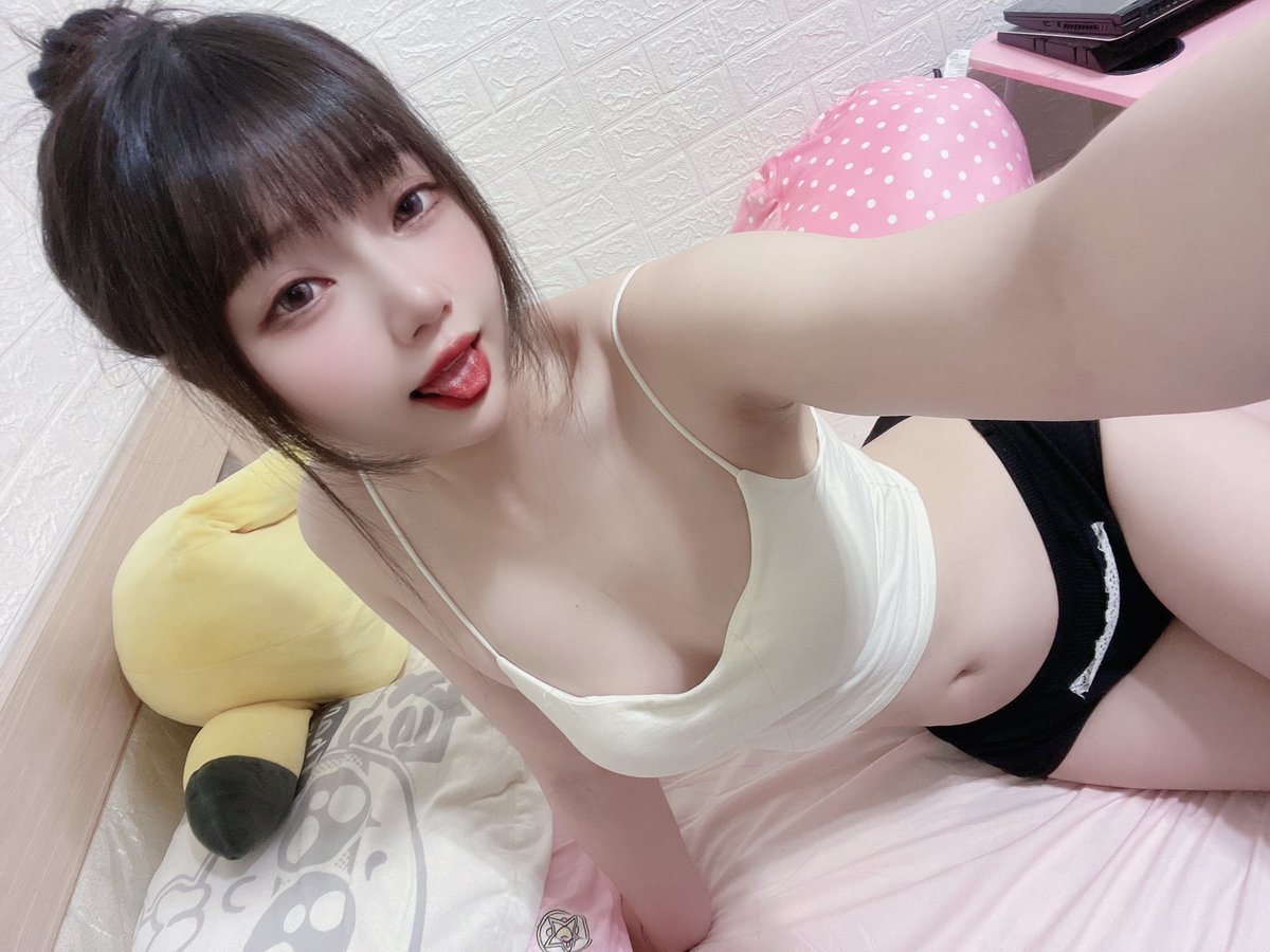 如果你不介意的話
隔壁位子空著唷❤️

最近很空虛
不知道有沒有人要跟我聊天？
因為不太方便公開私人Line
所以大家可以加官方Line
👉🏻@802lbpkt
不覺得是本人或擔心小編代操可以不加
我也不太想和帶著懷疑的人聊天🥺
或是你們可以私訊IG
但會回比較慢就是了🤣 https://t.co/Ocy3JpYXRL