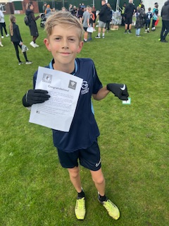Llongyfarchiadau i Rowan Carson (Bl 6) am ennill ras Traws Gwlad Heddlu De Cymru. Congratulations to Rowan Carson (yr6) for winning the South Wales Police
Inter Schools Cross Country Event.