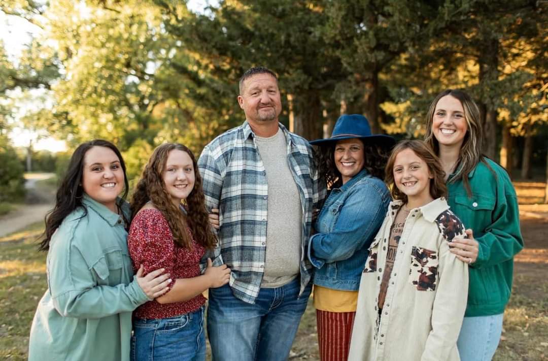 Coach Porter worked our EPIC Team Camps 5 summers over the last 11 years.  His knowledge and experience was amazing!  We will miss him! To honor him, with Tandi's blessing, we will add #ScottPorterAward to our #LinemanoftheDay Award! He was amazing 🏈🏆 #RIP Coach Porter