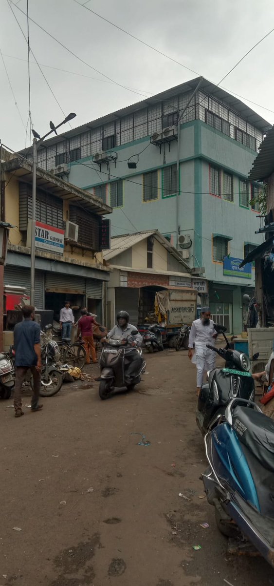 SirgurohAbid's tweet photo. A so-called "Monsoon shed" has morphed into a completely redone terrace with LADI COBA and 5 AC units, all hidden away. @MyBmcWardE AE ABRAR hilariously calls it a "permanent temporary" shed. Who gave this the green light? #UNACCEPTABLEBEHAVIOR https://t.co/kN8ubdOozN