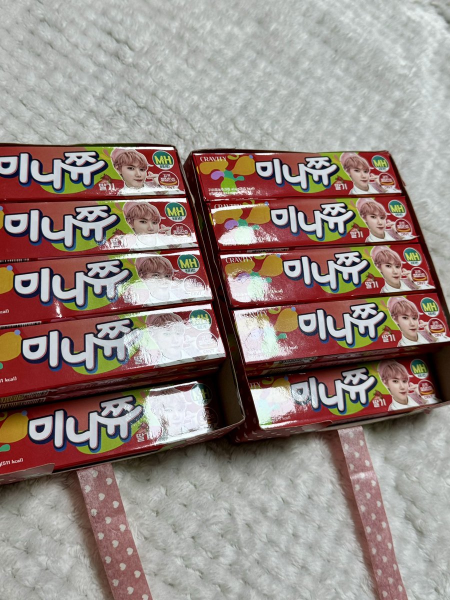 miniymom's tweet photo. 2024 CRAVITY FAN-CON <BEYOND YOUR MEMORIES>
9/29 #크래비티 팬콘 막콘 나눔합니다

💕#rt 인증 후 나눔하며 30개 중 5개 옆면에 스티커가 붙어있습니다! 현장인증 또는 계정 DM으로 당첨 인증해주시면 미니 크크루 모자 또는 키링을 드립니다!
💕당일 시간 및 착장, 장소는 타래로 공지하겠습니다! https://t.co/e7NlsO6GL5