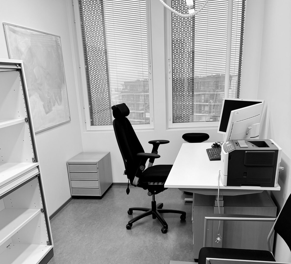 Huone on tyhjä, ensi viikolla hommat jatkuu uudella @IUPoliisi’n pääpoliisiasemalla Jokiniemessä. Voi veljet se on sitten hieno rakennus. Kiitos kaikille niille lukuisille ihmisille, jotka tämän uuden tarinan ovat kovalla työllä mahdollistaneet!