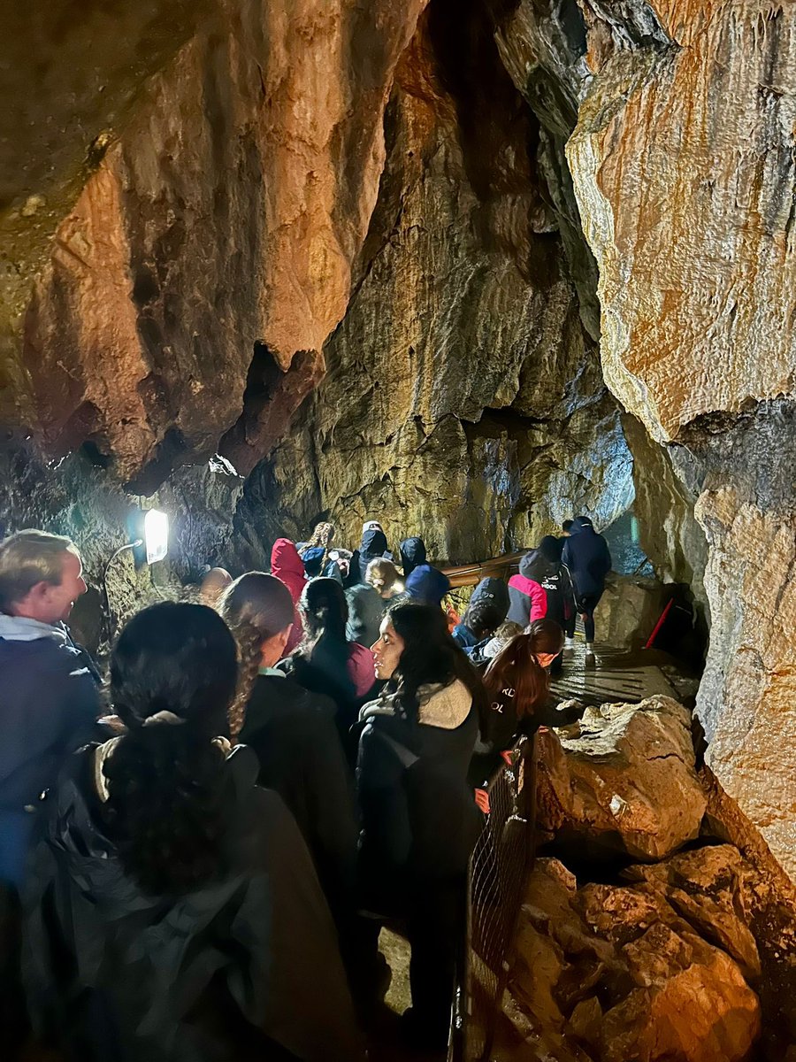 BGS_Geography's tweet photo. Heading back to Bedford now. #BGSYear9 #Geographers have worked hard completing #fieldwork π making friends and enjoying delicious food and accom @YHALosehillHall #BGSGeography #KeepGeogging https://t.co/betT1V4L9B