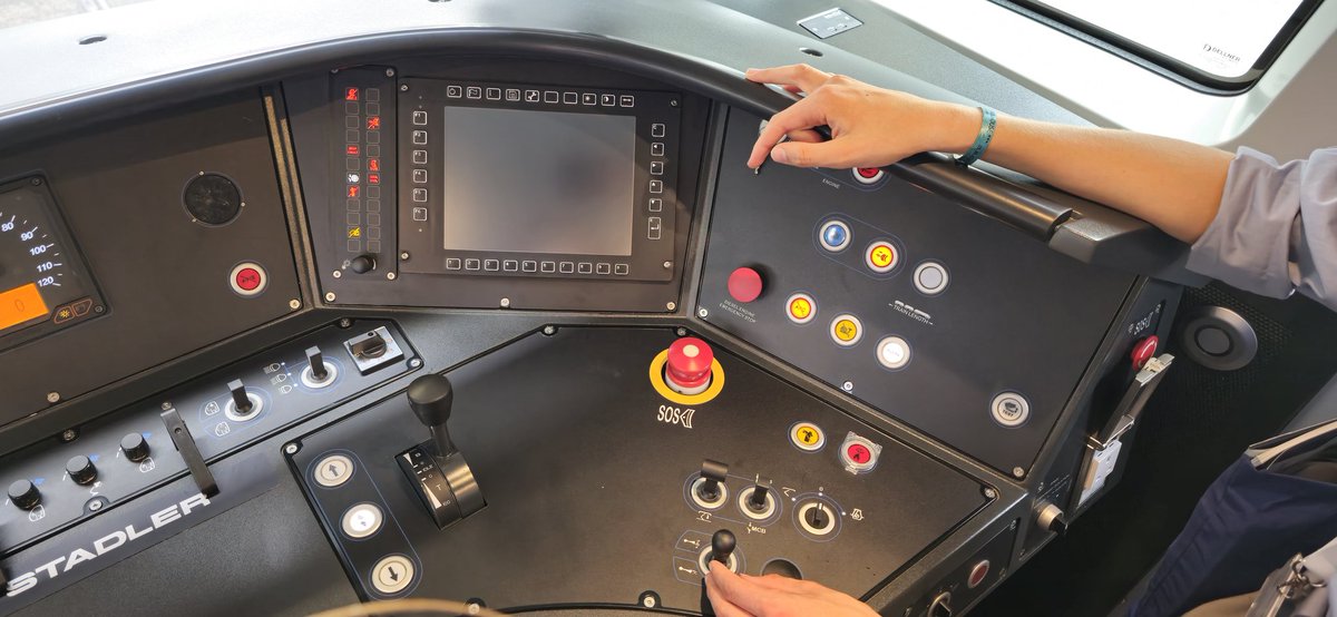 Tobias Menzi 📯🇺🇦🏳️‍🌈 tweet media