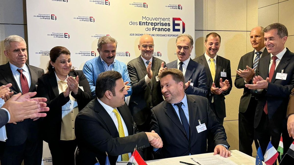KrgFrance's tweet photo. Au Forum économique France-Kurdistan,le groupe kurde #Galiawa et la société 🇫🇷#Cleia ont signé 1 accord pour la construction d'une usine de briques éco-responsable à Erbil
Ce partenariat vise à promouvoir la durabilité environnementale et à favoriser la création d'emplois locaux https://t.co/rGelm4vDtX