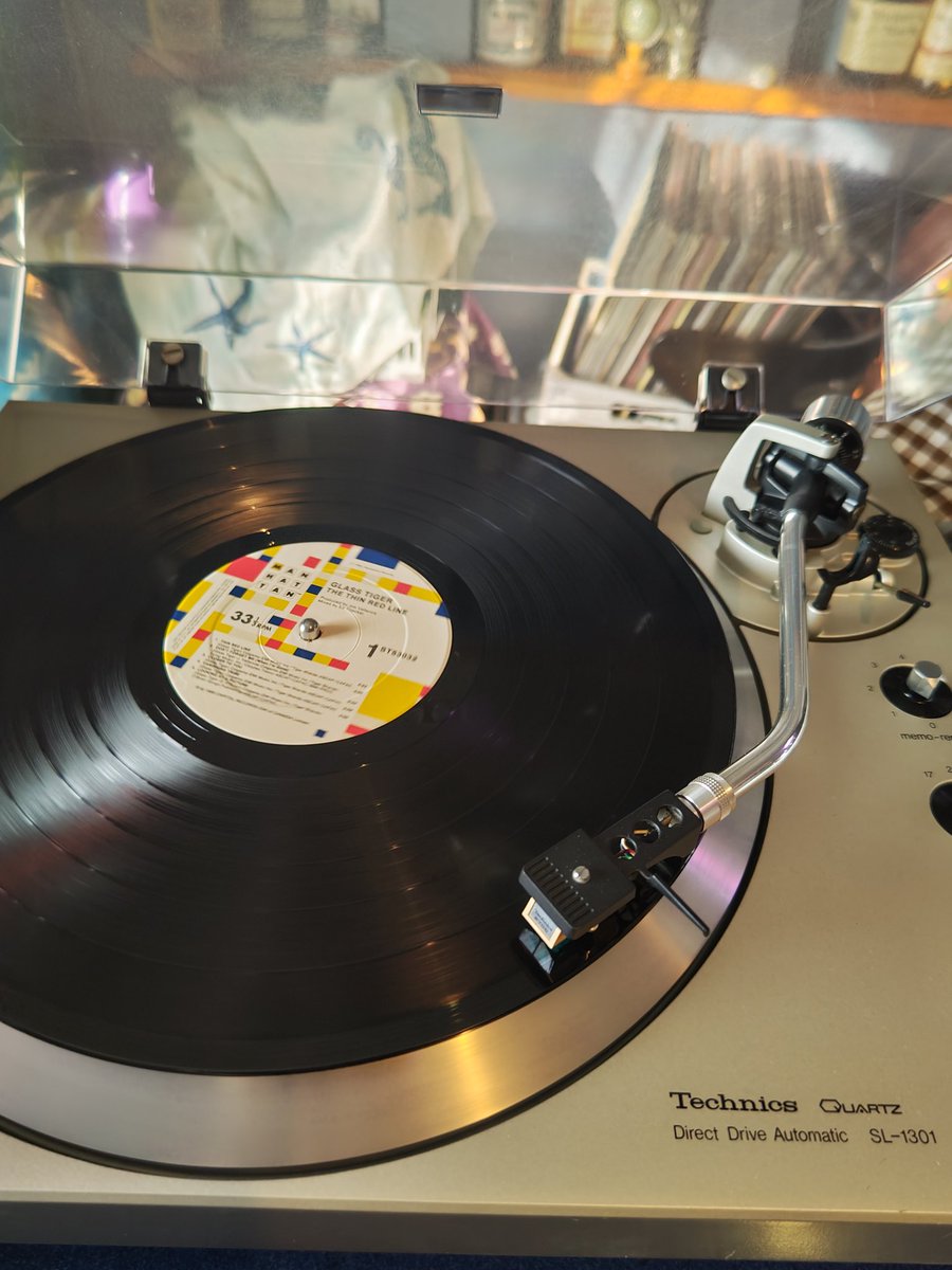 bobbylikesfish's tweet photo. 80年代のカナダのロックバンド、グラスタイガーって覚えてる…?
シングルになった don't forget me のバックコーラスにはブライアン・アダムスも参加して大ヒットしました…
#洋楽
#レコード
#GlassTiger
#thethinredline
#dontforgetmewhenimgone
#vinyl https://t.co/nJmdKcHqDE