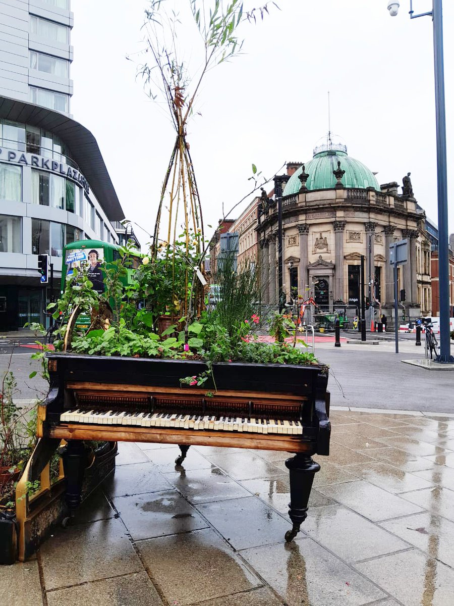Making Space will explore:
The relationship between young people and public spaces, their sense of civic belonging and participation, and how artistic performance might offer ways to strengthen young people’s agency and connection to wider urban communities
