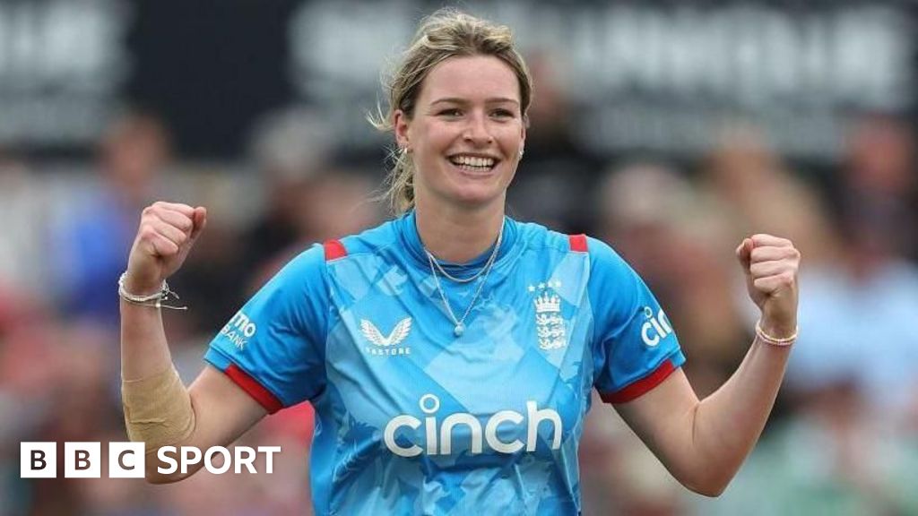 HamzaShahi95241's tweet photo. Lauren Katie Bell: The Face of Modern Women’s Cricket n English cricketer with a dynamic career, she has made significant contributions to various teams. Read More:< https://t.co/Q0GRu8OCHS
#EnglishCricketer #WomensCricket #WomensT20Cup #WBBL #FemaleCricketer #CricketCareer https://t.co/rHohCr7z1W