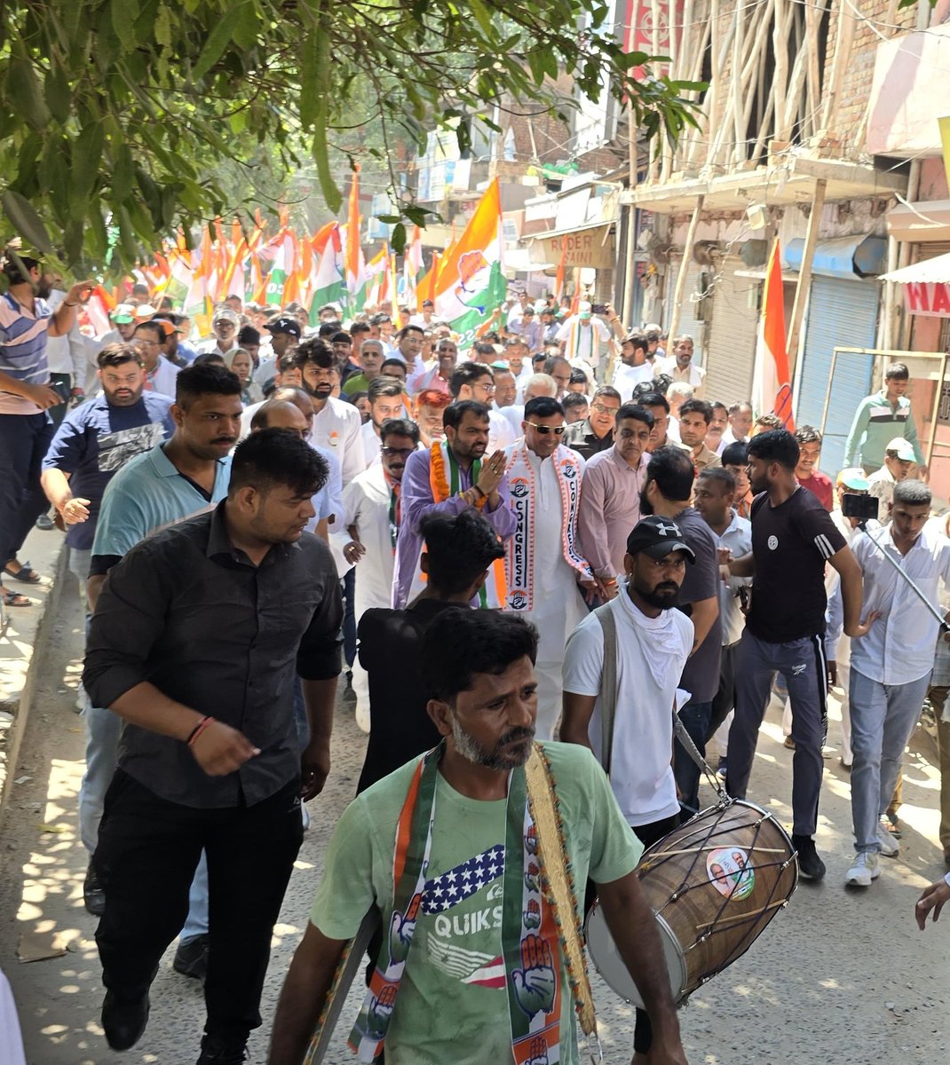 bharat_tongar's tweet photo. रेवाङी विधानसभा से कांग्रेस प्रत्याशी भाई चिरंजीव राव के समर्थन मे आज रेवाङी बाजार में 5 अक्टूबर को होने वाले विधानसभा चुनाव को लेकर वोटों की अपील के लिए डोर टू डोर जनसंपर्क किया। @Chiranjeev_INC https://t.co/0C9sX3lMCO