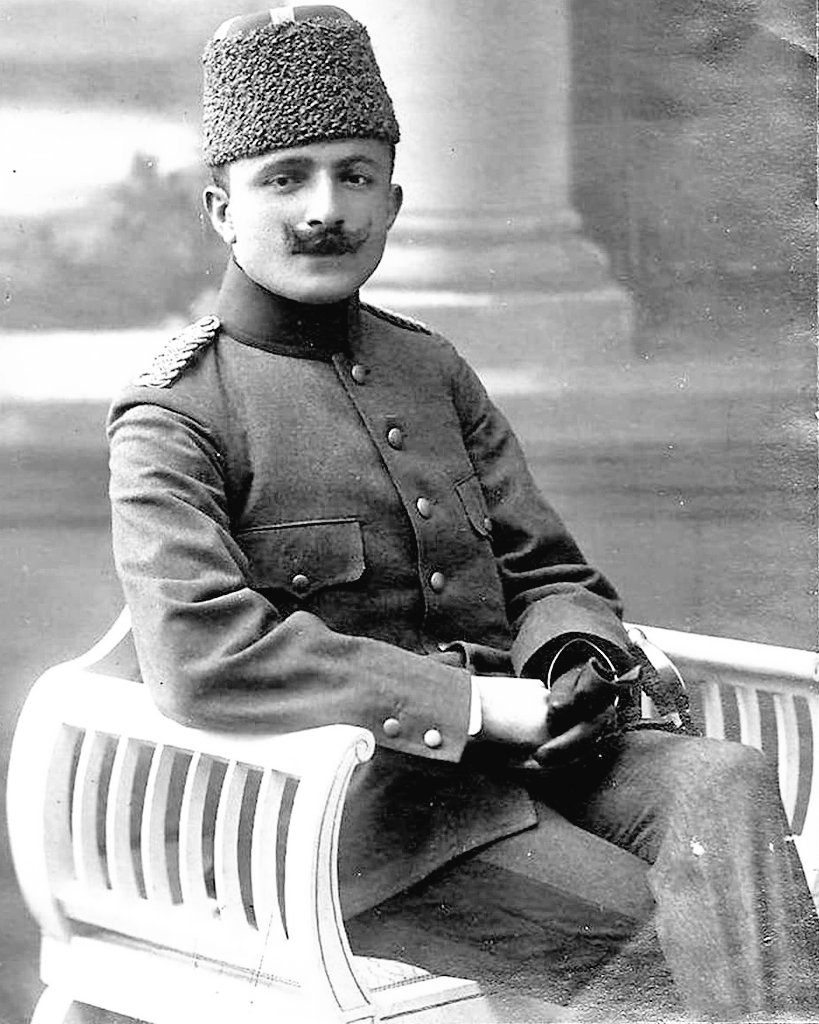 ErhanCavdaroglu's tweet photo. Erkân-ı Harp Binbaşısı Enver Bey.
1909-1911 https://t.co/YMz3tQHARB