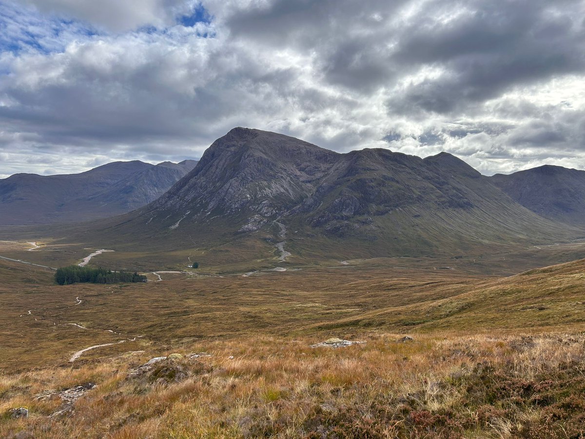 UnitedOilseeds's tweet image. DAY6 WHW: Beckii &amp;amp; Sister £2,741 raised so far. "So hard today. The views  were out of this world. We climbed up the Devils Staircase. That hurt a lot!" Last day tomorrow. Keep going girls, nearly there. #finishingline @StLukesPlymouth